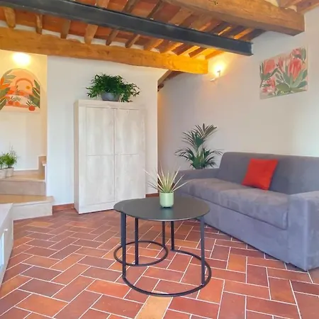 Viaggiare Smart Wi-fi, Tv Hd, Spazio Di Lavoro, Parcheggio Gratuito Nella Struttura, Ferienhaus Capannori